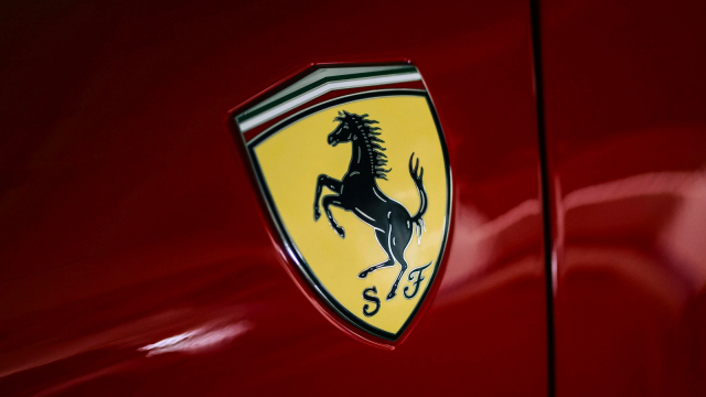 Nadšenec nakreslil možnou podobu první motorky Ferrari, automobilka na něj poslala právníky