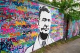 OBRAZEM: ‚Real Baťa Boys‘ v centru Zlína. Pestrá graffiti nahradila nevkusně ‚ztagované‘ billboardy