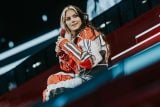 Přesně ví, co dělá a co dělat chce. Létající Ewa Farna by se svou show mohla objíždět světové haly
