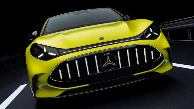 Přímo bývalý designér Mercedesu se na adresu odpudivého nového AMG GT ptá: „Je to vtip?” Spravil ho během pár minut