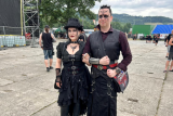 Láska až za rock. Poznali se na festivalu před dvaceti lety, teď do Vizovic jezdí oslavovat výročí