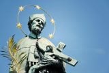 Nepomuckého opraví umělá inteligence. Na sochu ve Velkém Vřešťově domodeluje ukradené andělíčky