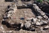 Váží přes dvě kila. Archeologové objevili v zaniklém hradu na Olomoucku fragment olověného ingotu