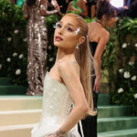 Získala další mozek a čtyři ruce navíc? Ariana Grande vydala album Petal