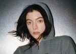 Zpěvačka Lorde poprvé vystoupila na festivalu Colours of Ostrava. Fanoušky na pódiu pozdravila česky Zpěvačka Lorde poprvé vystoupila na festivalu Colours of Ostrava