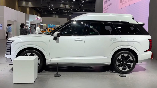 Hyundai zkusilo postavit dalšího soupeře Rolls–Roycu. V tomto si pomalu i stoupnete, hlavou narazíte jen do prvku, který právě Rollsy proslavily