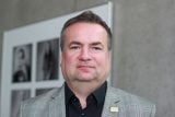 ‚Je to koncentrovaná síla na malém prostoru,‘ říká o poštovních známkách filatelista Tomáš Mádl