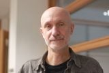 Malíř Bolf: Jsme zválcovaní algoritmy. To, že máme všichni v kapse přístup k celému světu, je absurdní