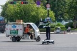 ‚Neunaví se a pracují dlouhou dobu bez přestávky.‘ Čína posílá na křižovatky robotické policisty