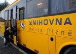 Vešla se do jedné místnosti, teď má 12 poboček a bibliobus