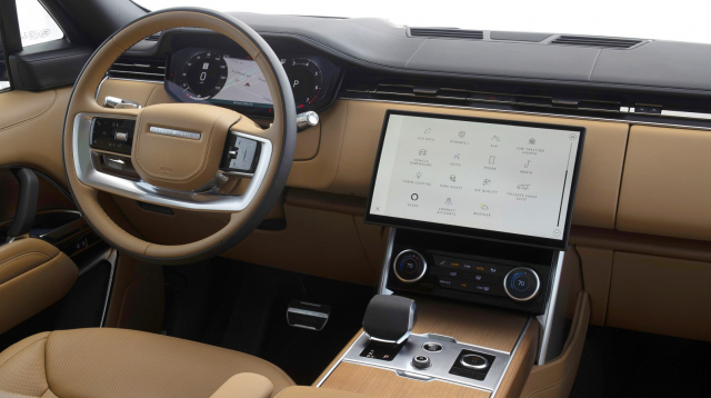Automobilka udělala další velký krok v šetření. Nevoní vám velké displeje? Fajn, zmenšíme je, ale tlačítka si stejně necháme