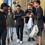 Hollywood Vampires rozezní Prahu, Cooper rozdával fanouškům podpisy Hollywood Vampires rozezní Prahu, Cooper rozdával fanouškům podpisy