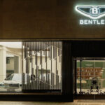 Když už Bentley nemá atraktivní nová auta, zkouší aspoň předělat své showroomy