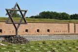 ‚Téma holokaustu je stále aktuální.‘ Muzeum ghetta v Terezíně vystavuje oceněná díla žáků
