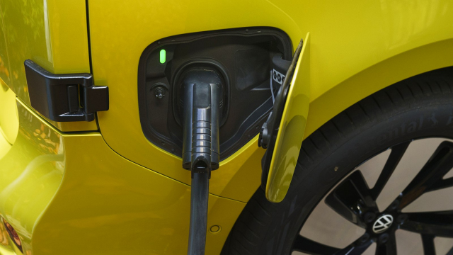 VW před rokem zastavil dovoz svého elektrického propadáku do USA, teď ho měl zase rozjet. Neudělá to, ještě se nezbavil roky starých zásob