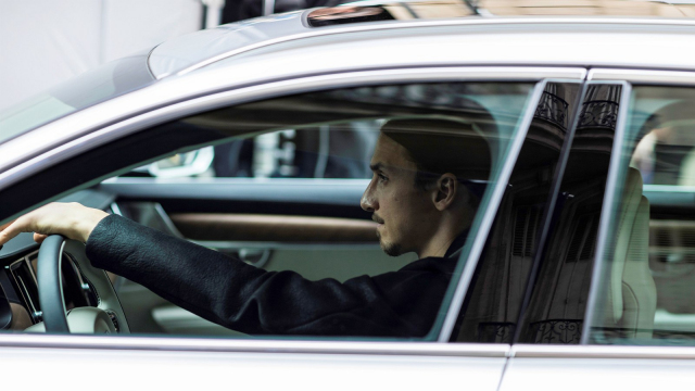 3. říjen je za námi, a tak si Zlatan Ibrahimovič nadělil k narozeninám další nové Ferrari, tentokrát na sobě opravdu nešetřil