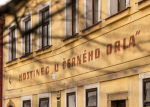 Divadlo v něm hrával Tyl a pivo popíjel Hrabal