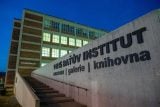 Galerie Zlínského kraje rozšiřuje svou sbírku umění. Nakoupila díla Šimotové nebo Róny