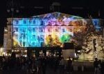 Světelné graffiti, světlušky v parku a videomapping na hotelu
