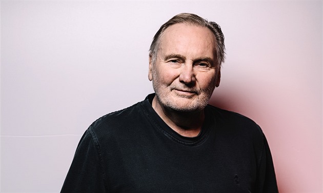 Veřejné loučení s hercem Jiřím Štěpničkou. Kdy lidé mohou položit květiny k rakvi