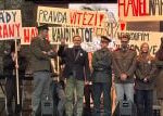 Z vězně prezidentem. Živé obrazy z Havlova života předvedli studenti na ostravském náměstí Z vězně prezidentem